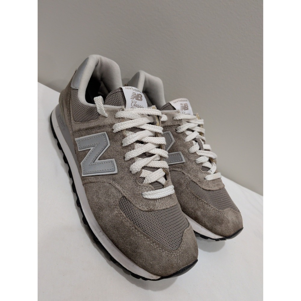 New Balance Men's 574 Core Classic Sneakers Size 9 - Grey/White
